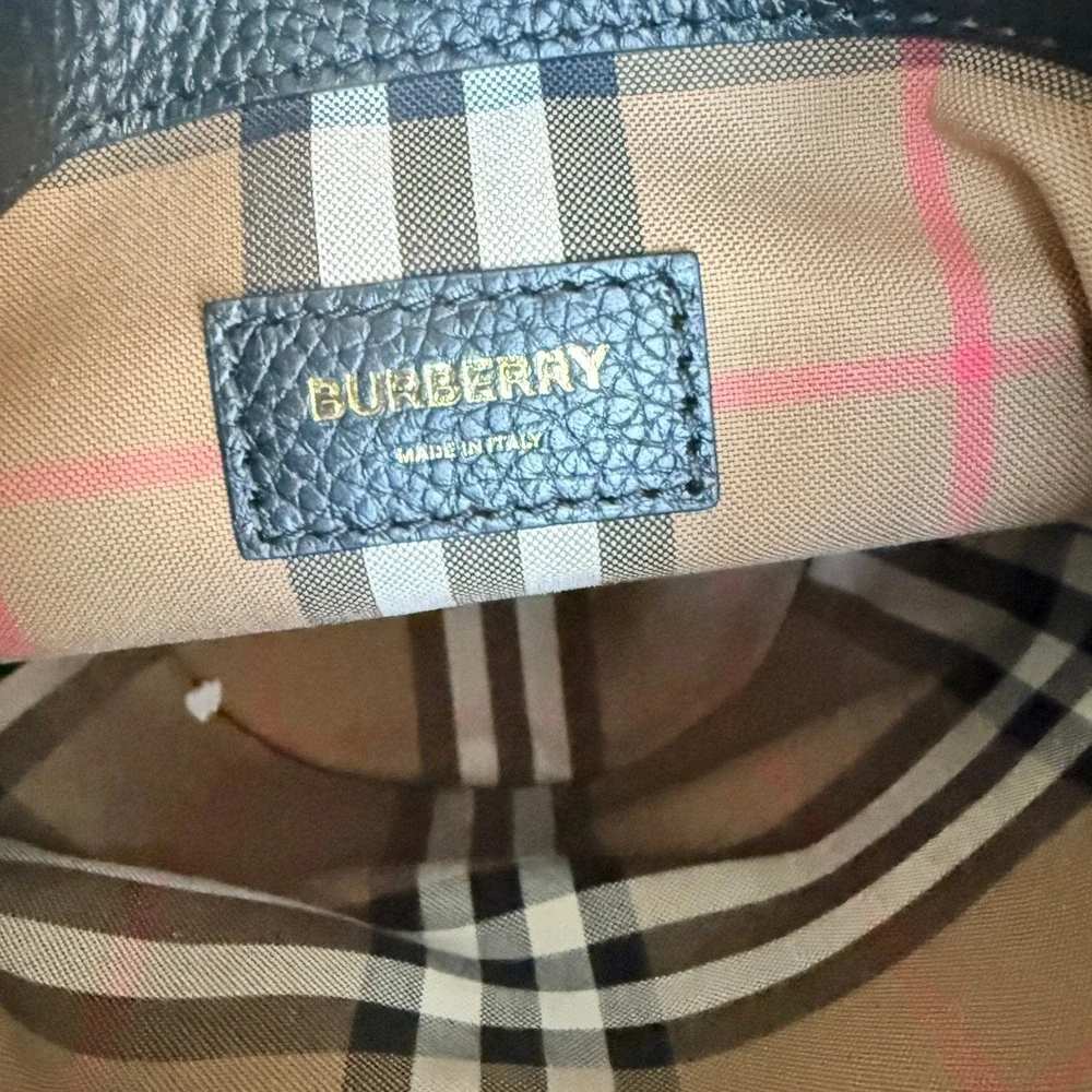 Burberry SM Bucket Bag‎ Black Pebbled Leather Interior Vintage Check 8084035